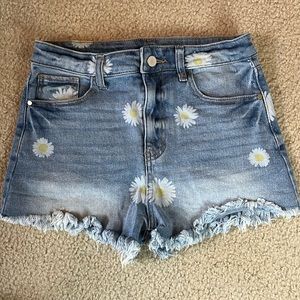 Material Girl flower denim shorts size 7